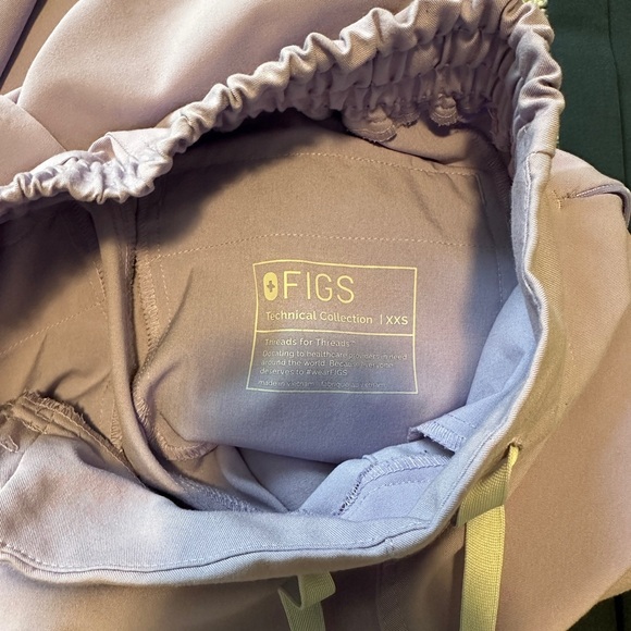 High-Waisted FIGS Scrub Bottoms - Picture 3 of 4